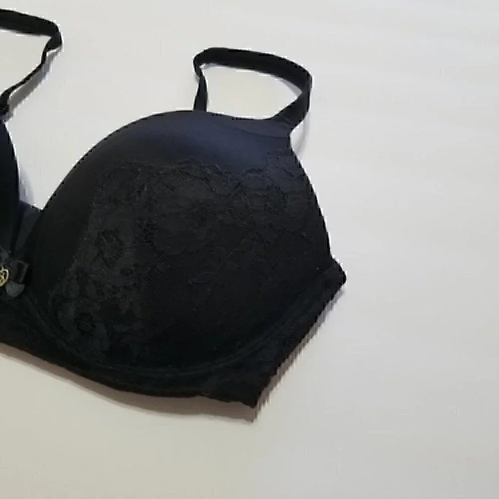 Victoria's Secret No-Wire Lace Bra Size 34D